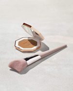 Cheek-Hugging Bronzer Brush 190 - Image 3