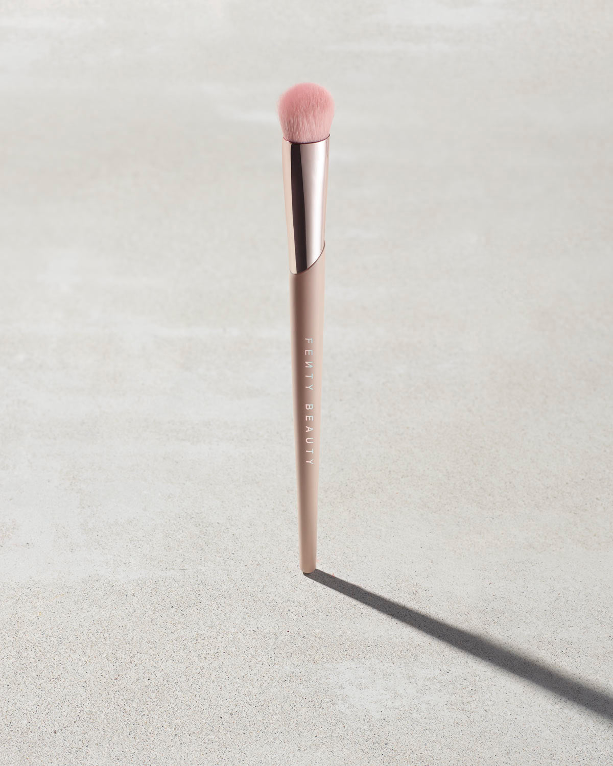 33302.jpg Precision Concealer Brush 180 - Image 1
