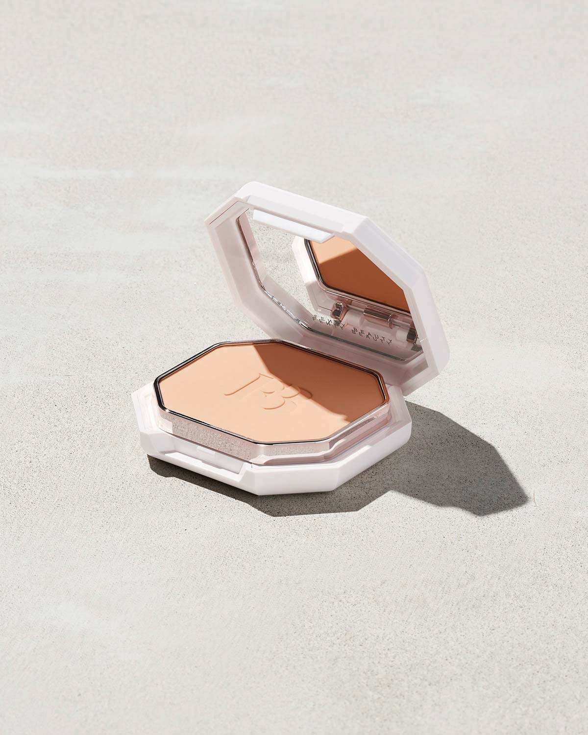 FB30026_FB0180.jpg Pro Filt'r Soft Matte Powder Foundation - #180 - Image 1