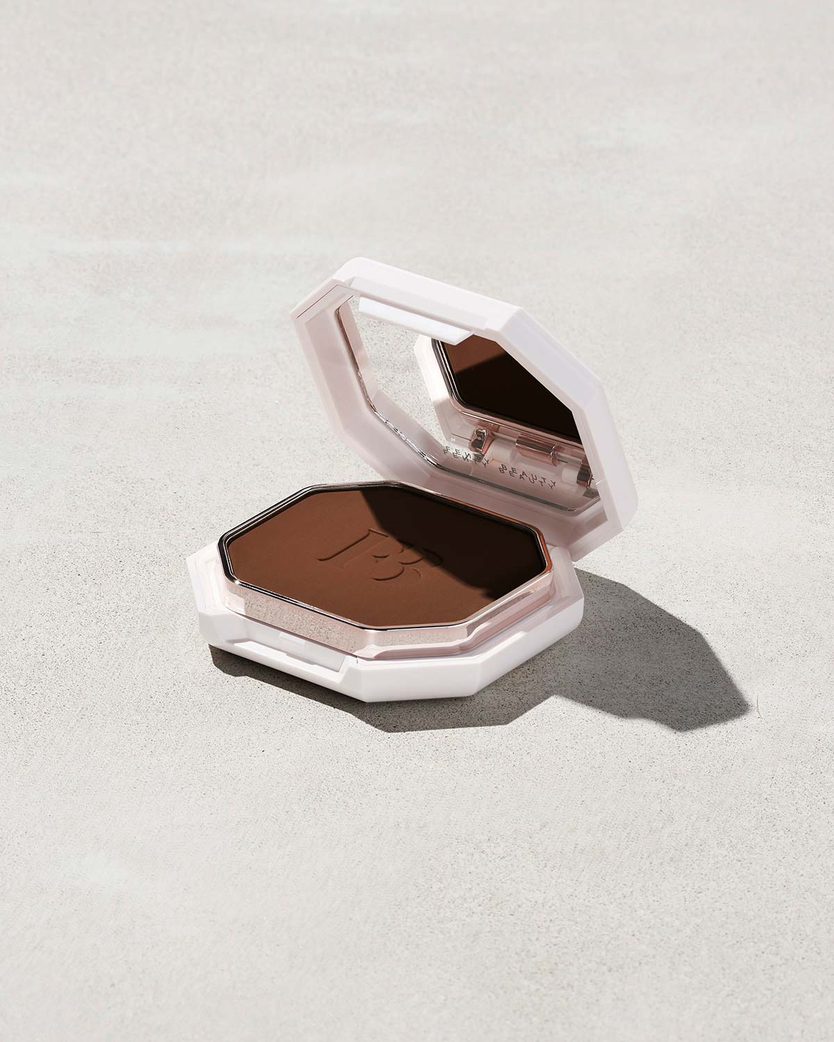 FB30026_FB0460.jpg Pro Filt'r Soft Matte Powder Foundation - #460 - Image 1
