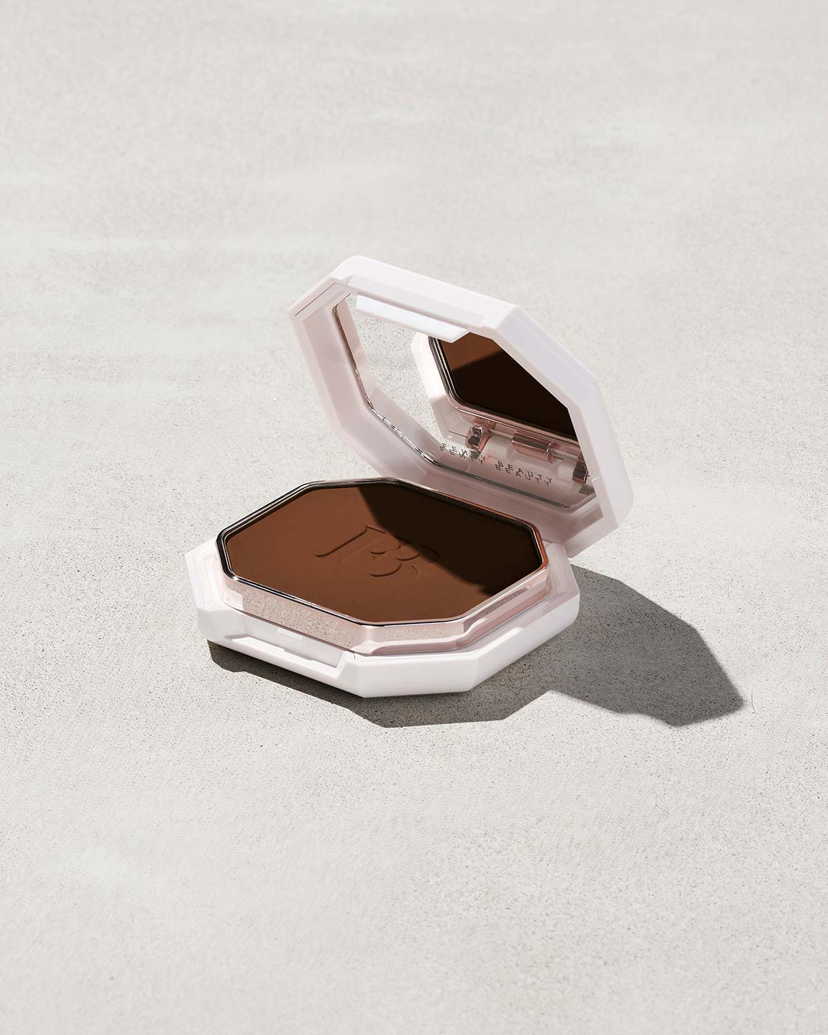 FB30026_FB0470.jpg Pro Filt'r Soft Matte Powder Foundation - #470 - Image 1