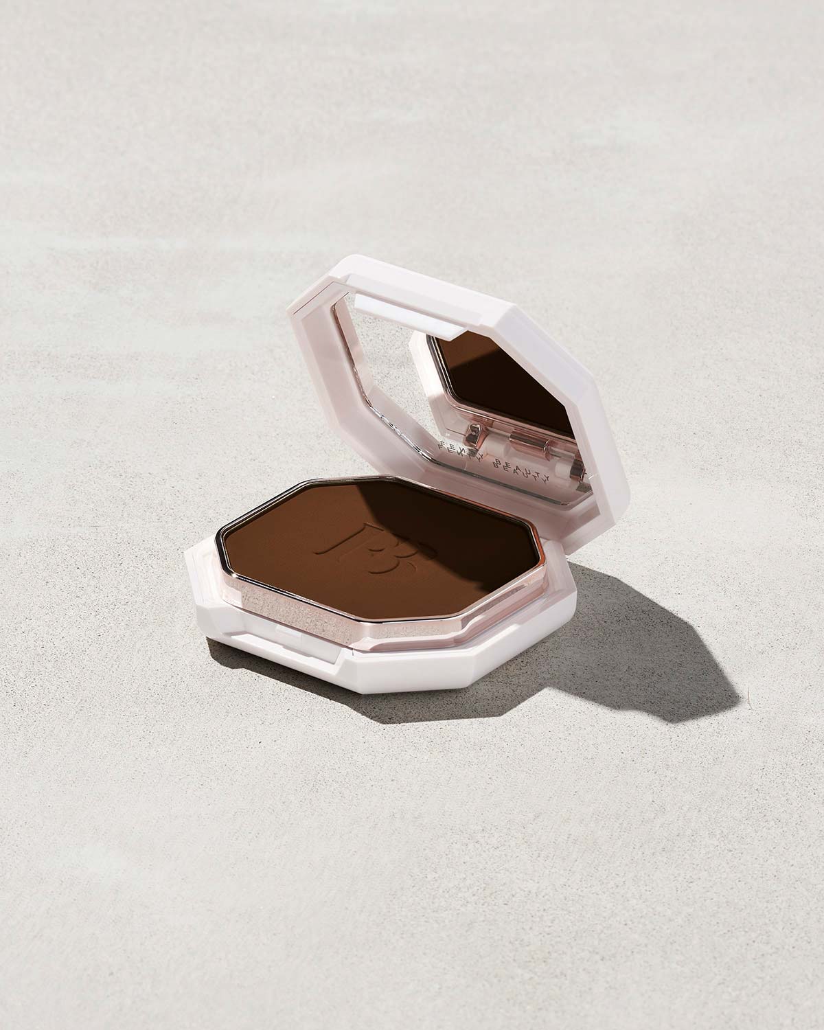 FB30026_FB0490.jpg Pro Filt'r Soft Matte Powder Foundation - #490 - Image 1