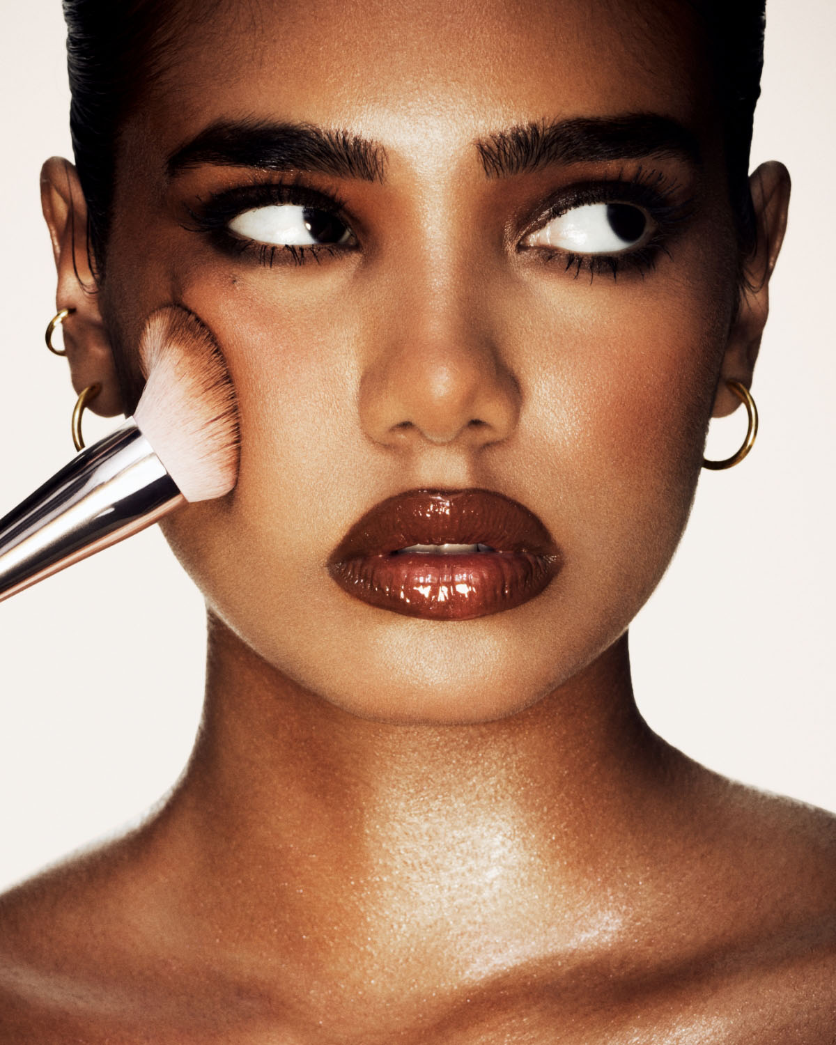 Bounce, Blend + Blur Bronzer and Brush Duo - Image 2